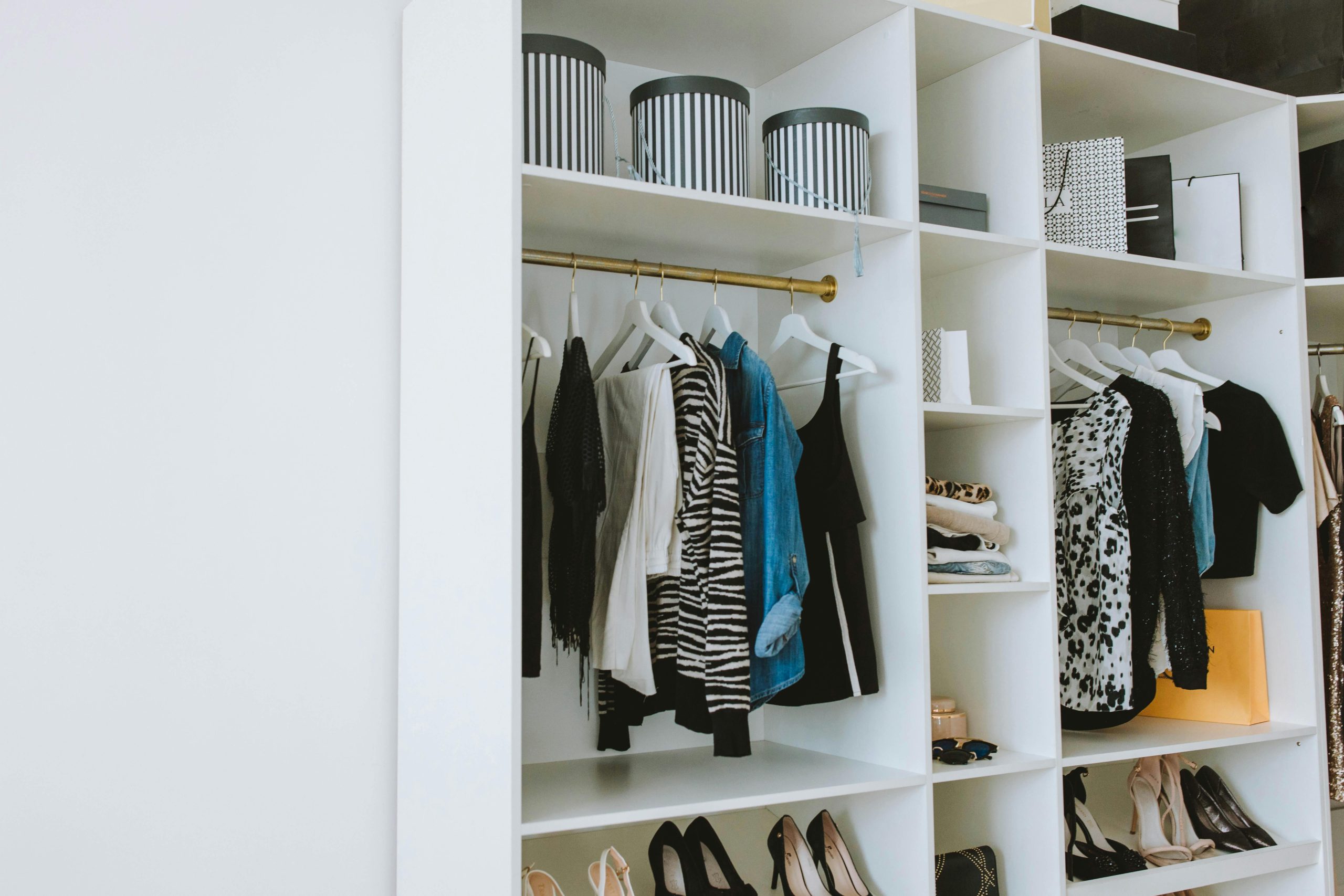 how to keep closet smelling fresh